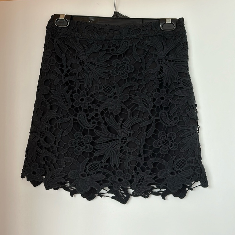 Banana Republic Womens Skirt 0P Petite Straight Black Floral Crochet Overlay